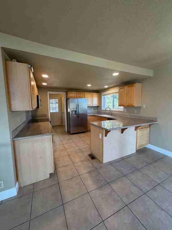 11726 Torrey Pines Dr - Photo 4 of 23