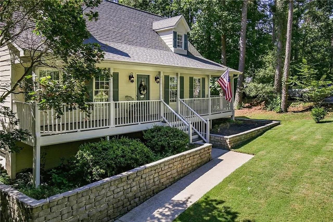 1370 Fernwood Ct - Photo 4 of 37