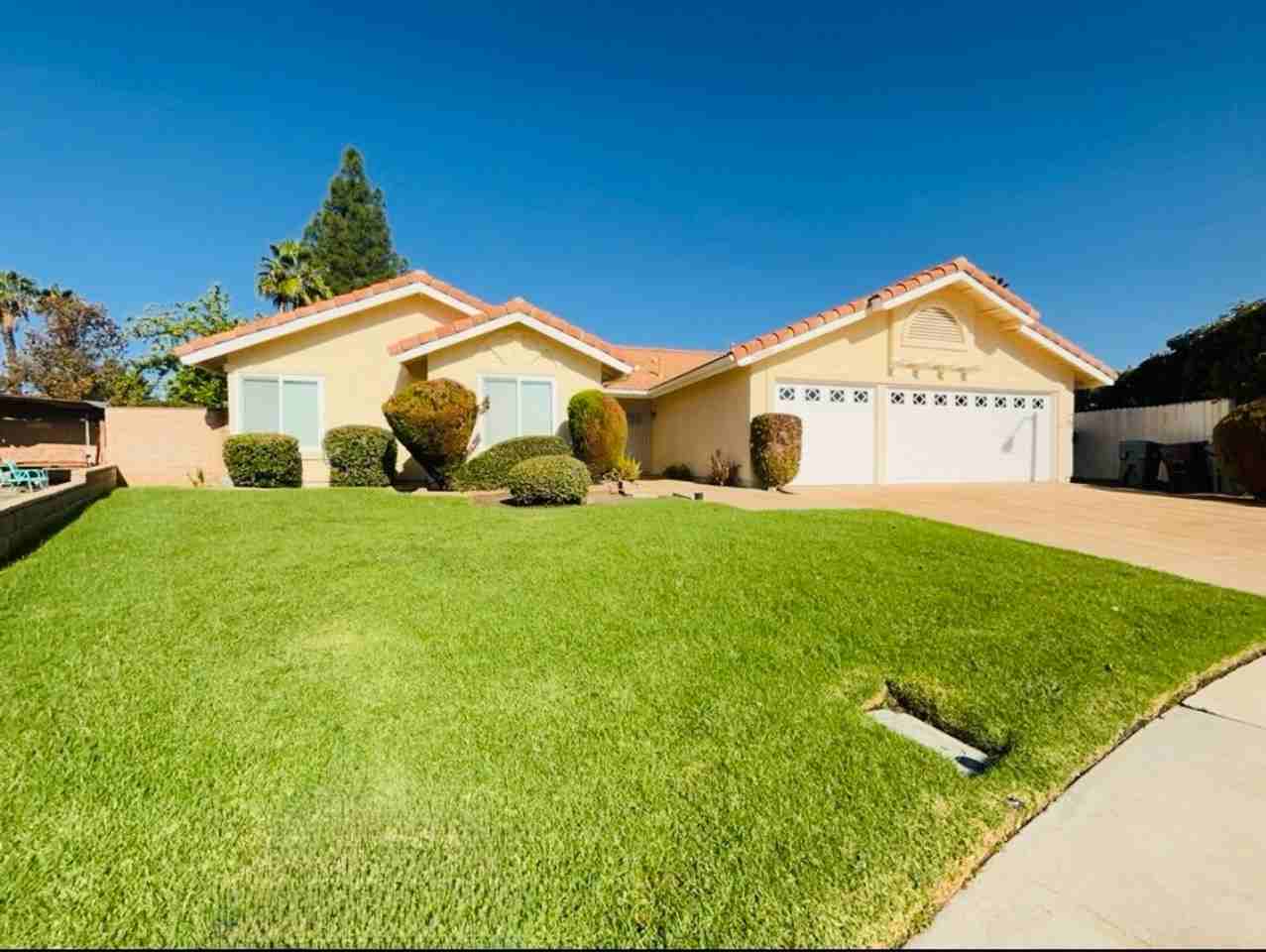 26066 Huxley Dr - Photo 2 of 30