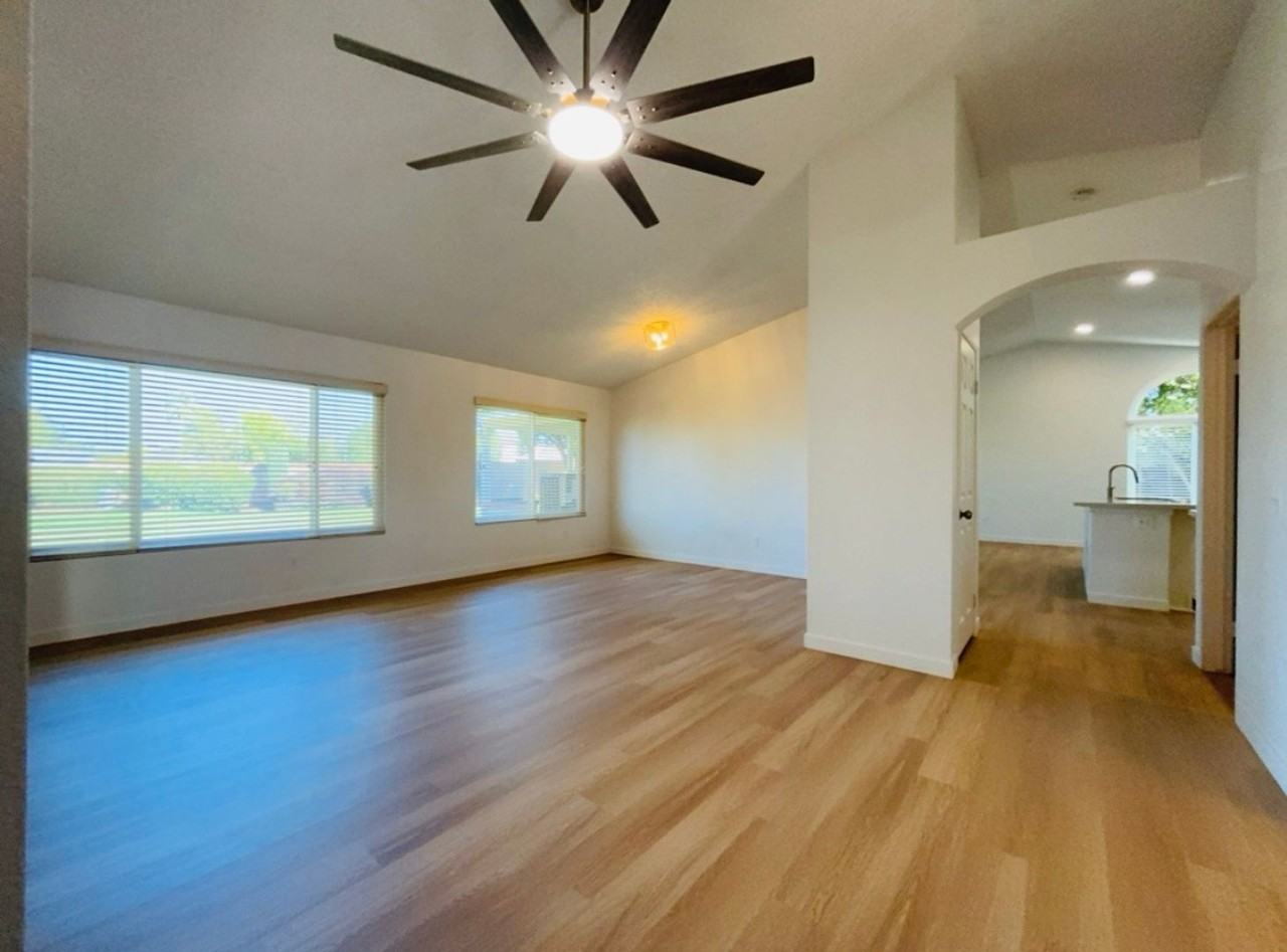 26066 Huxley Dr - Photo 3 of 30