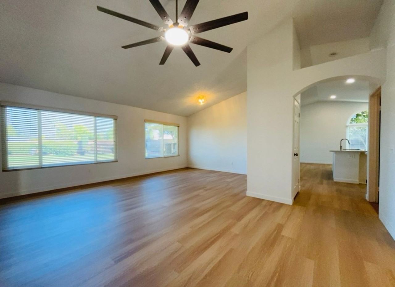 26066 Huxley Dr - Photo 4 of 30
