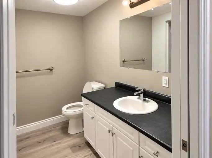 304 Barrie Rd - Photo 7 of 11