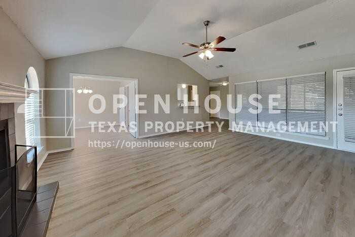 1217 Seabrook Dr - Photo 5 of 22