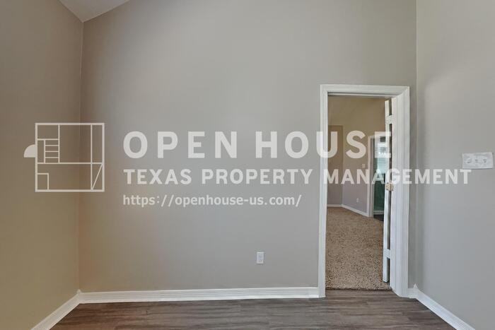 5219 Whitebridge Ln - Photo 7 of 21