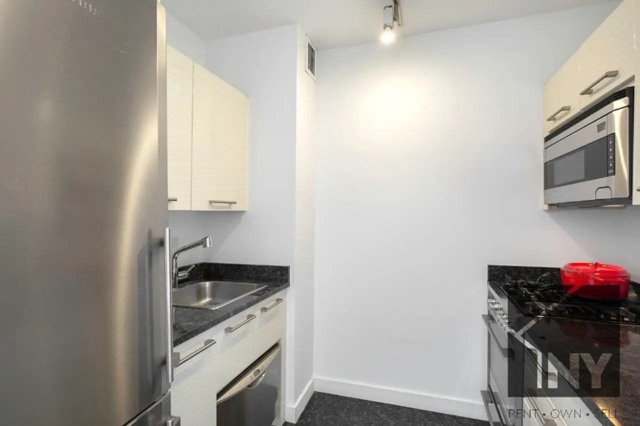20 William St #3103 - Photo 3 of 4