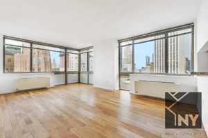 featured image of 2 Maiden Ln #3907