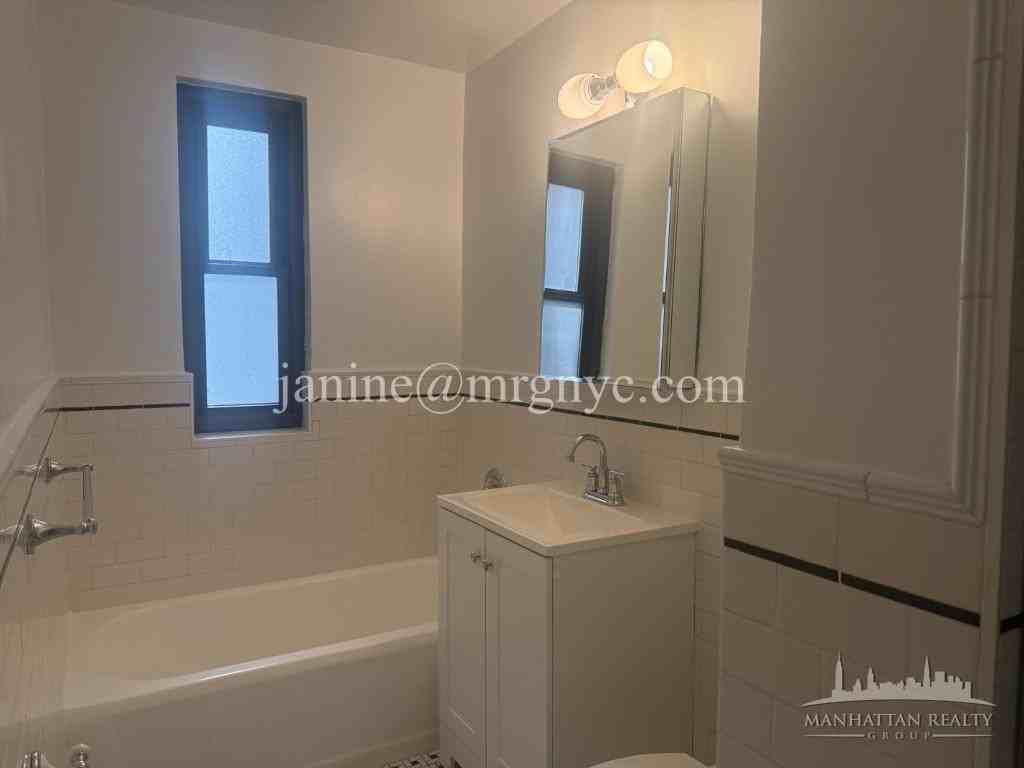 E 56th St #4C - Photo 3 of 9