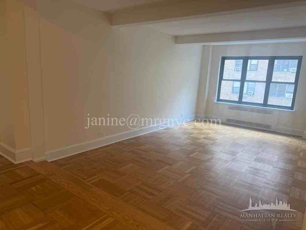 E 56th St #4C - Photo 5 of 9