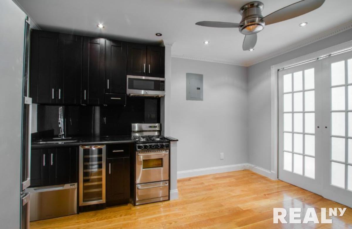 W 53rd St #2D - Photo 2 of 5