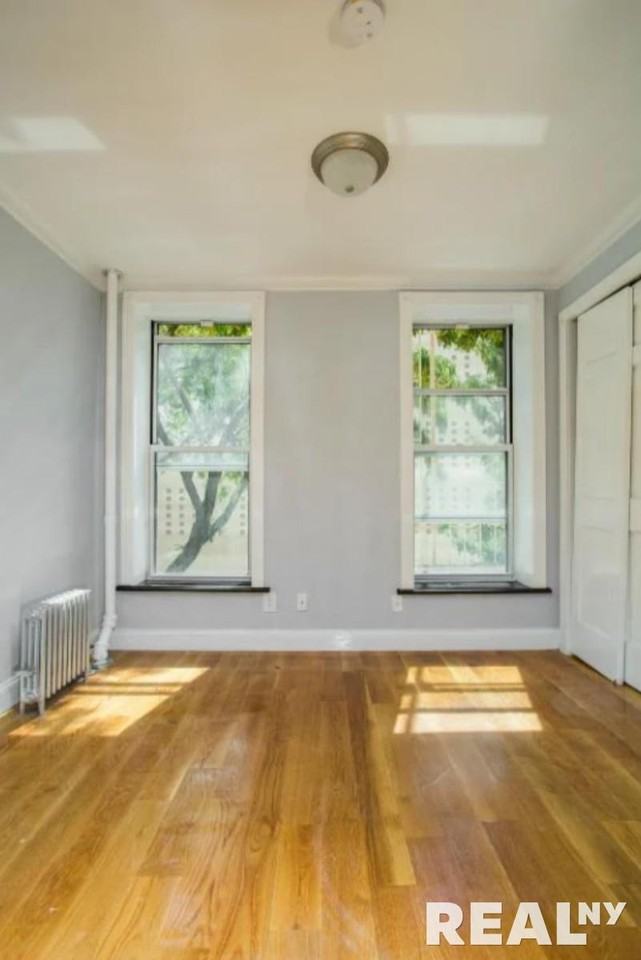 W 53rd St #2D - Photo 4 of 5