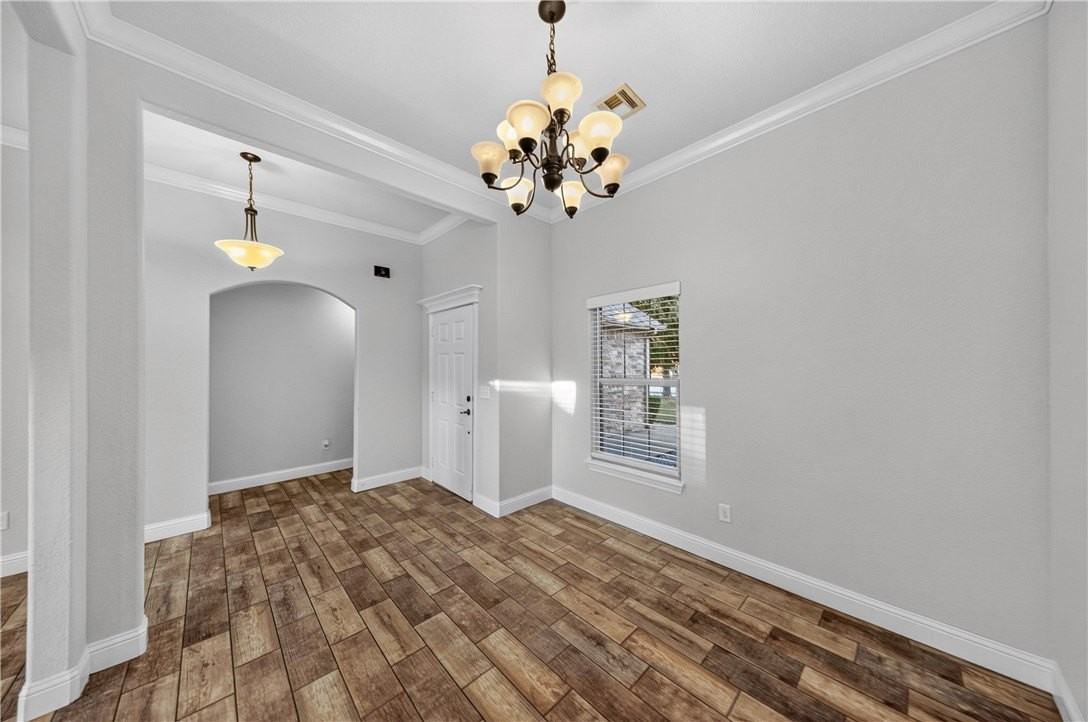 1100 Sw Horizon St - Photo 5 of 27
