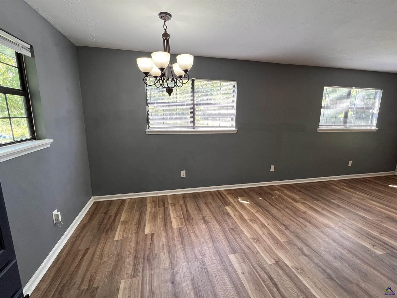 507 3rd St - Photo 5 of 14