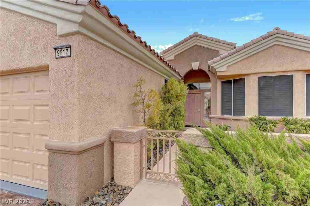 9812 Gerald Ct - Photo 3 of 33