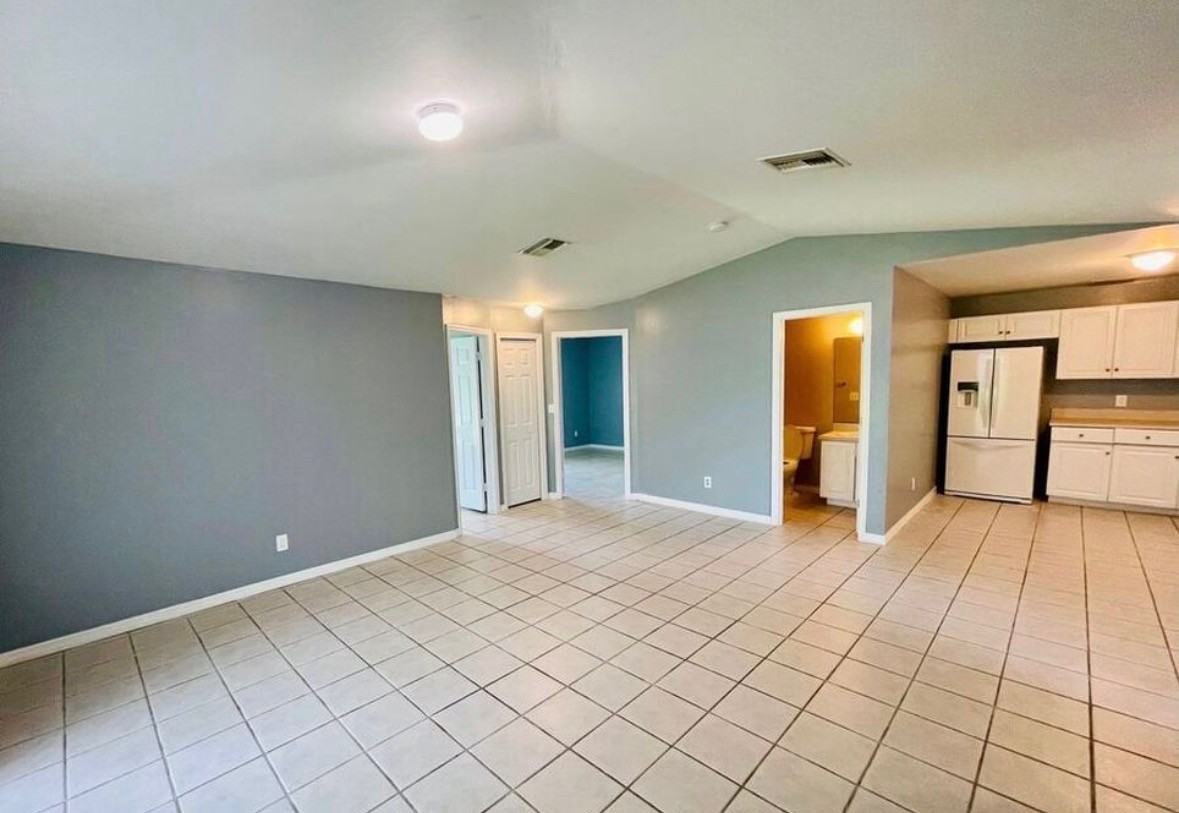 138 Gilbert Ave S - Photo 6 of 12