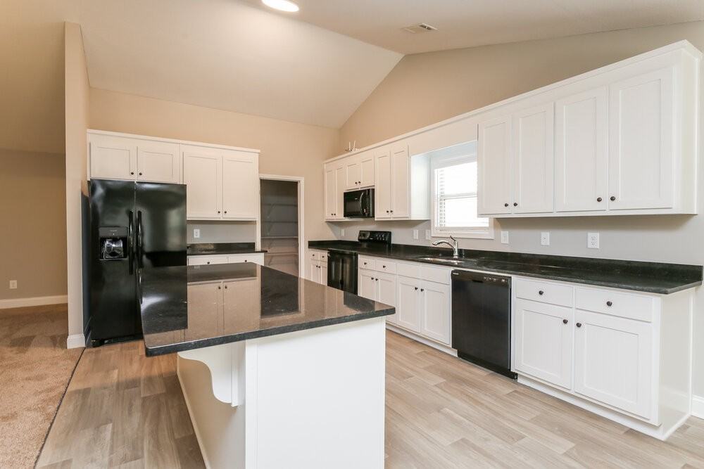 2062 Providence Rd - Photo 6 of 15