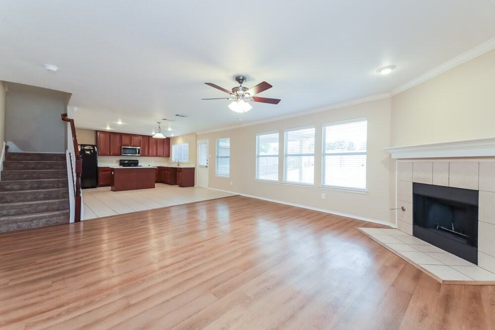 715 Hickory Ln - Photo 5 of 17