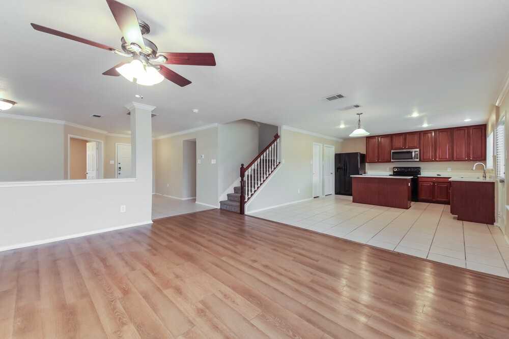715 Hickory Ln - Photo 6 of 17