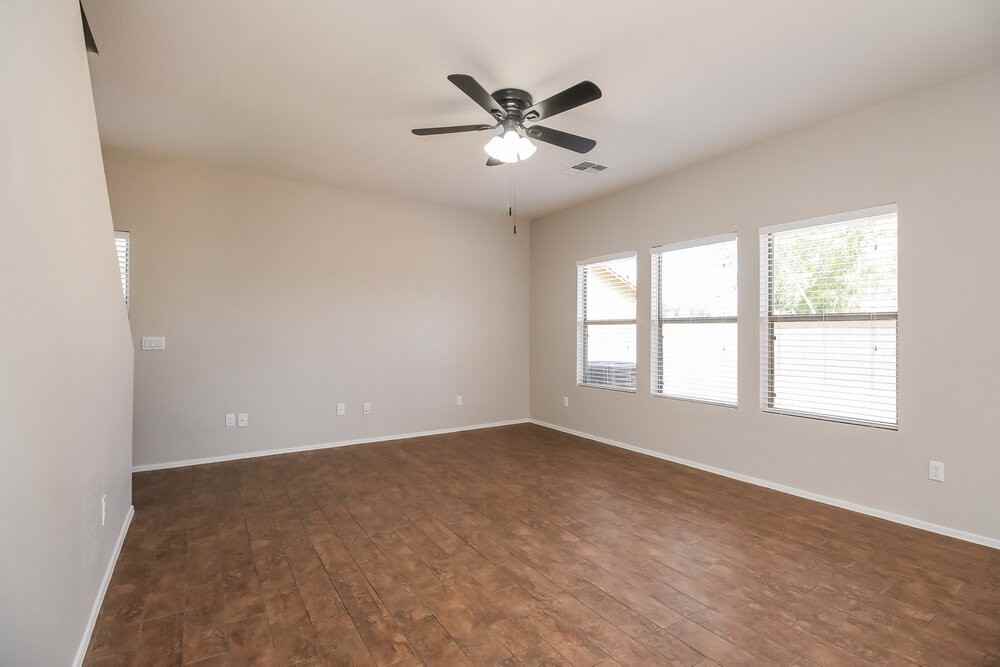 2742 S Southwind Dr - Photo 4 of 17