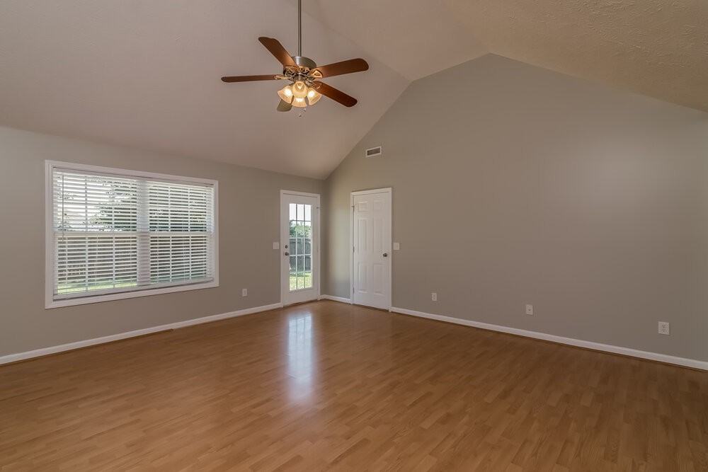 3013 Mesquite Dr - Photo 3 of 13