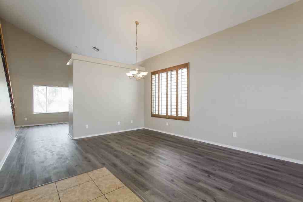 6546 S 43rd Dr - Photo 5 of 17