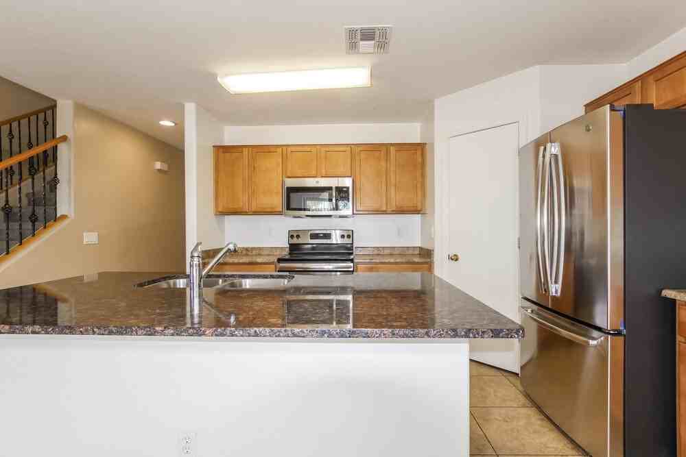 6546 S 43rd Dr - Photo 7 of 17