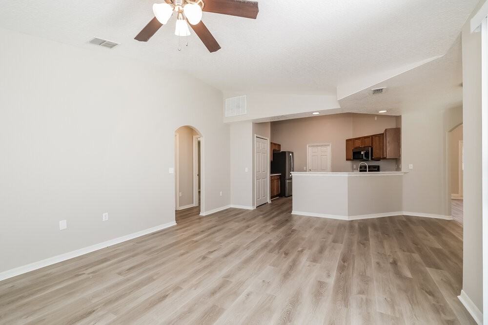 529 Hummingbird Ct - Photo 5 of 16