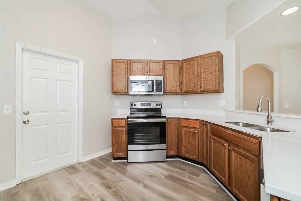 529 Hummingbird Ct - Photo 6 of 16