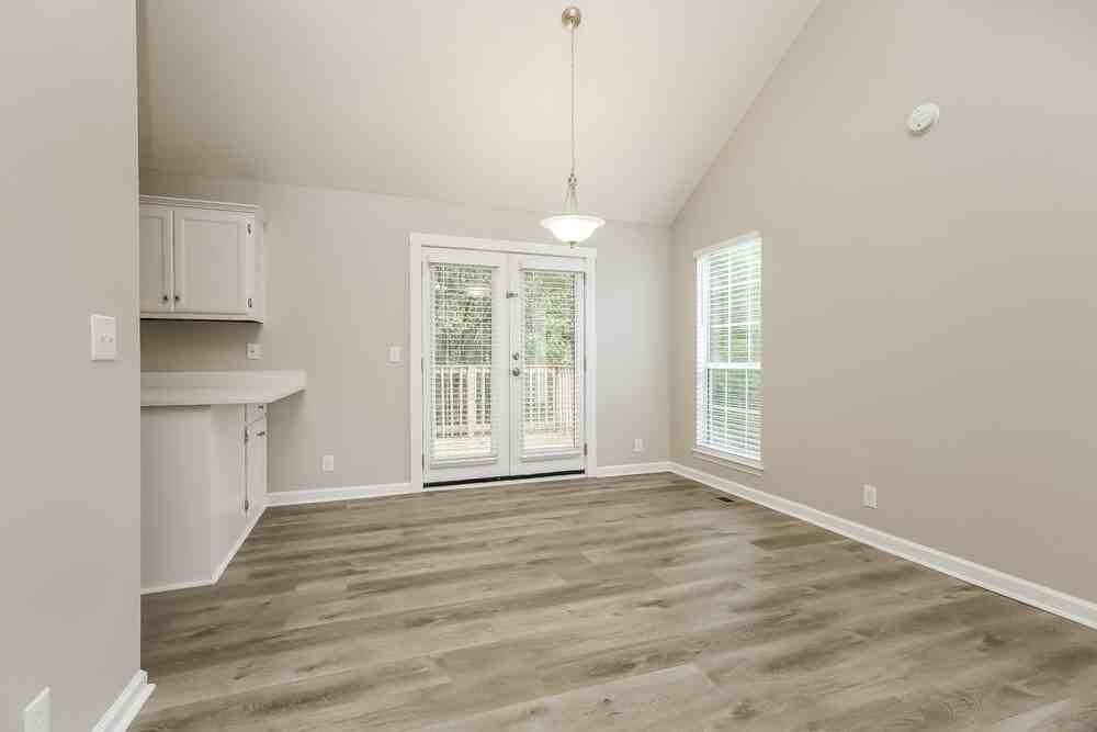 1216 Danbury Ct - Photo 5 of 16