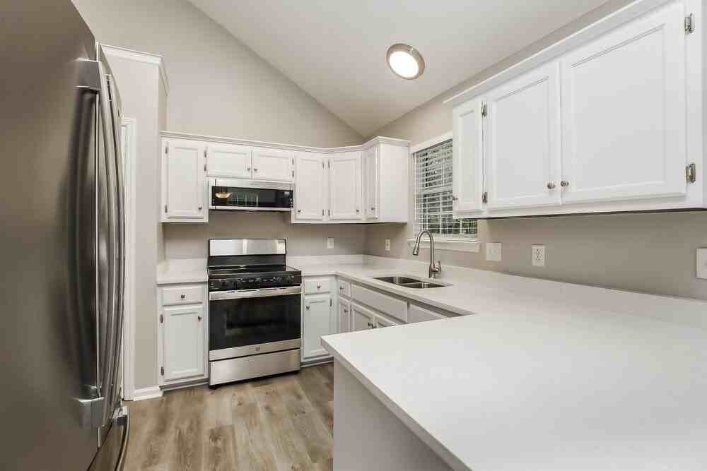 1216 Danbury Ct - Photo 6 of 16