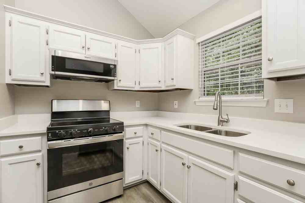 1216 Danbury Ct - Photo 7 of 16