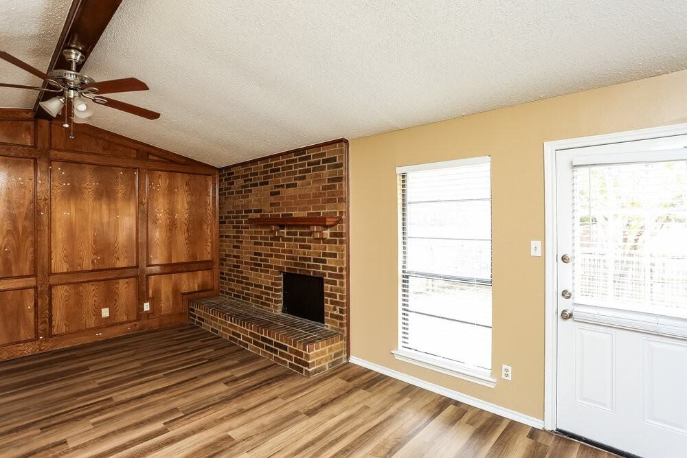 3212 Hastings St - Photo 2 of 25
