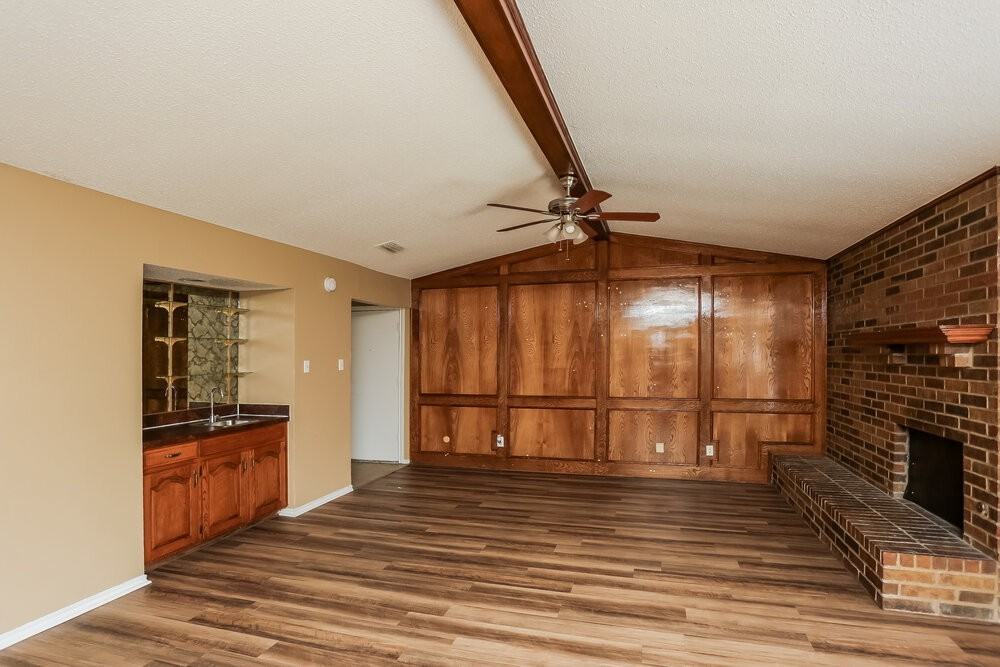 3212 Hastings St - Photo 3 of 25