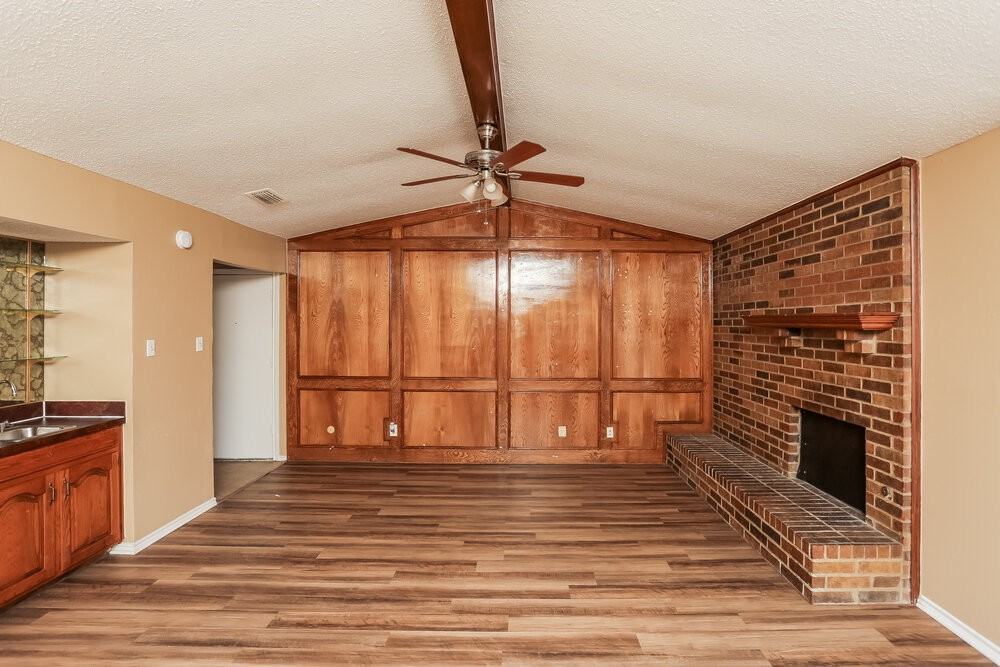 3212 Hastings St - Photo 4 of 25