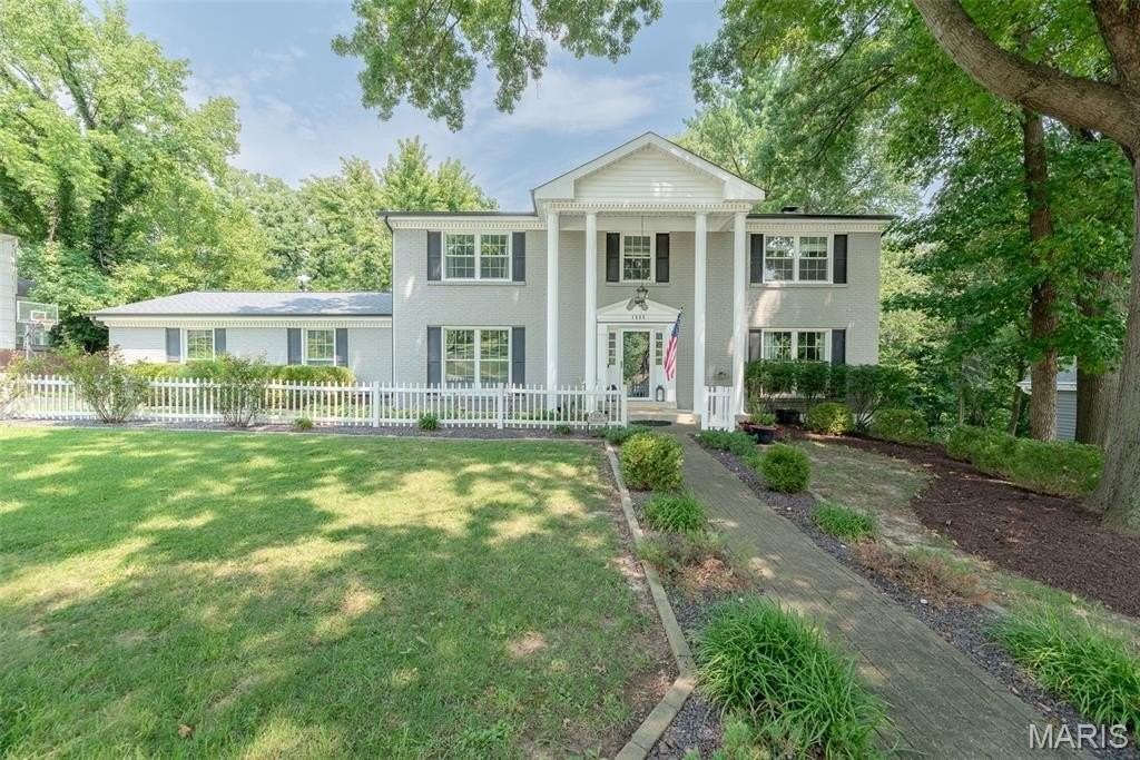 1526 Candish Ln - Photo 4 of 50