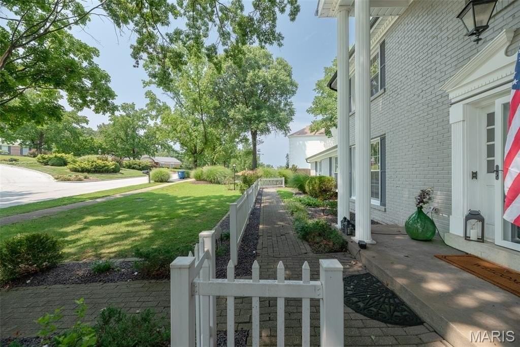 1526 Candish Ln - Photo 5 of 50