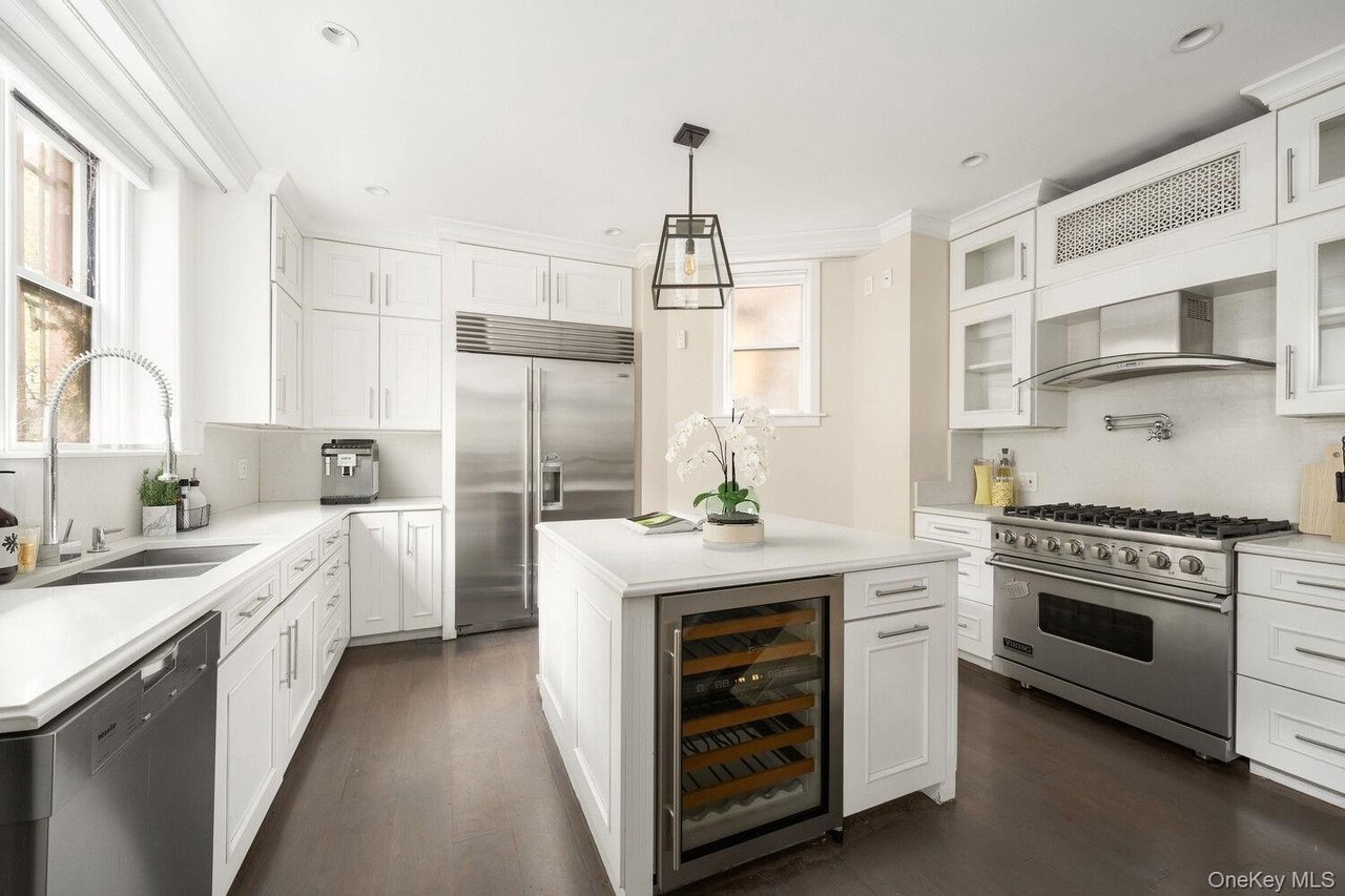 152 Willow St - Photo 4 of 14