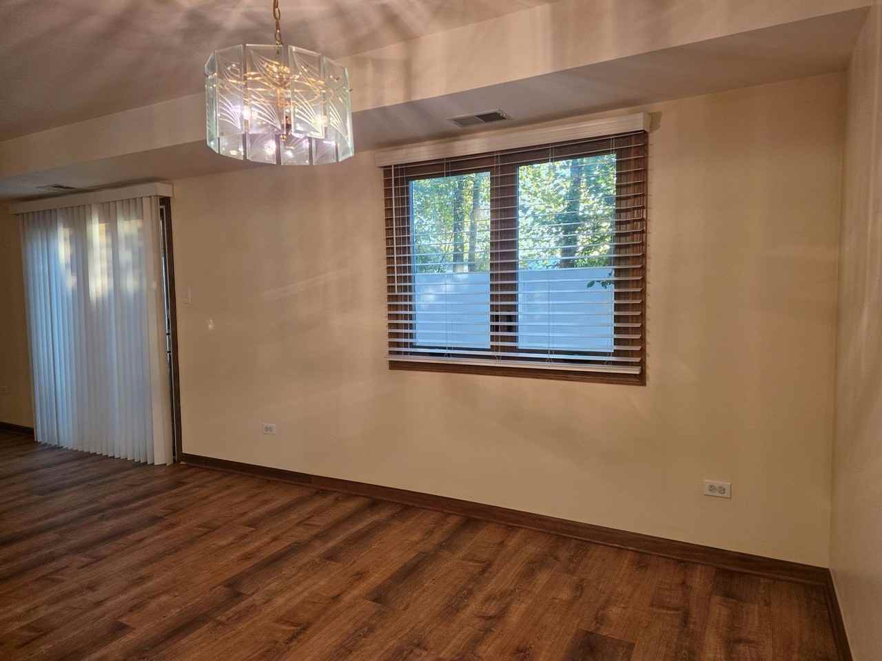 10956 S 76th Ave #E - Photo 5 of 13