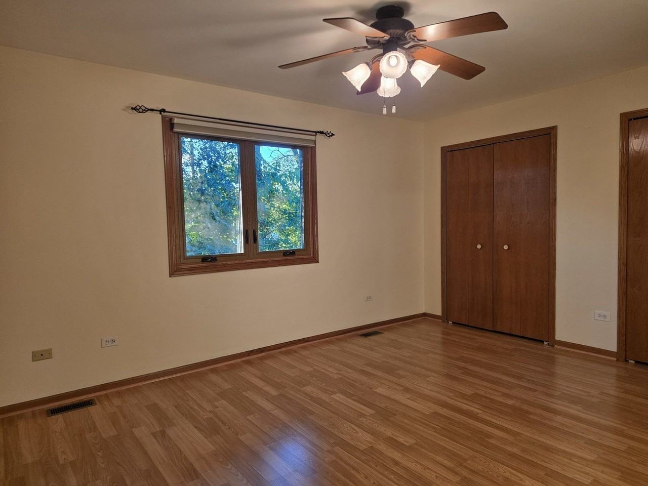 10956 S 76th Ave #E - Photo 7 of 13