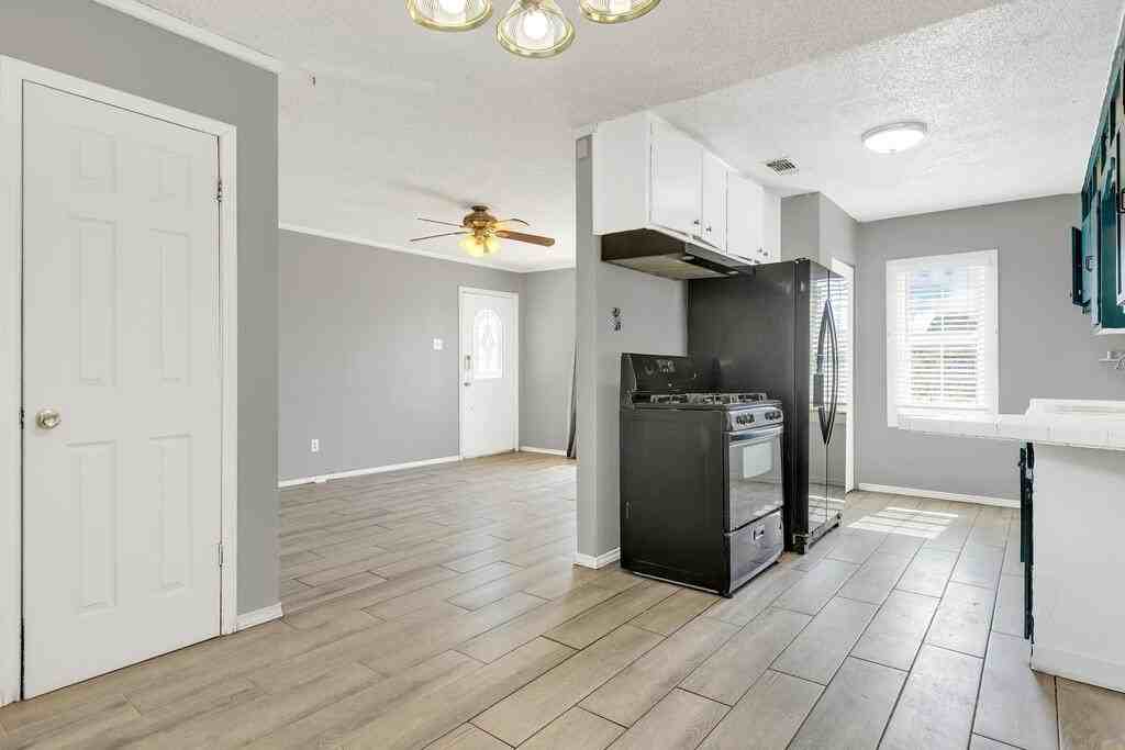 3016 W 4th St - Photo 5 of 20