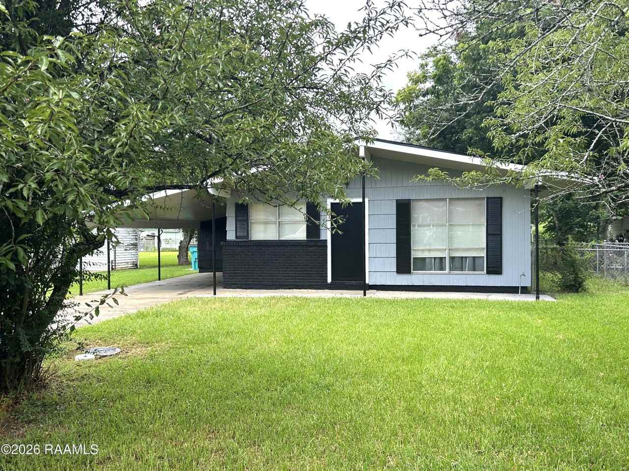 605 Choctaw Dr - Photo 2 of 20