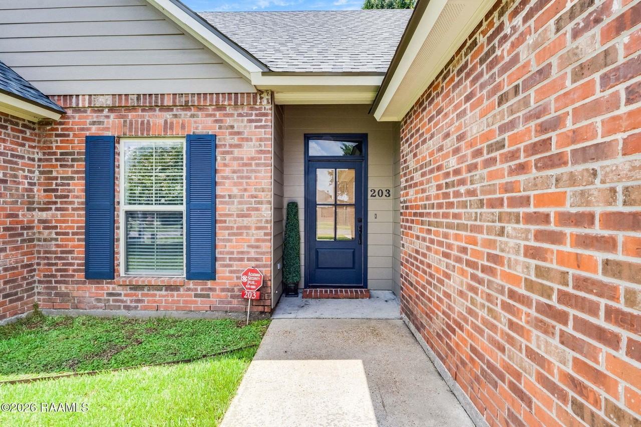 203 Rue Soleil - Photo 3 of 23