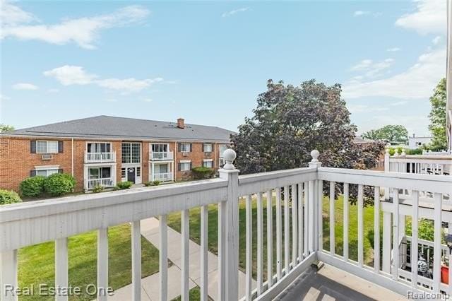 2405 Torquay Ave #207 - Photo 7 of 19