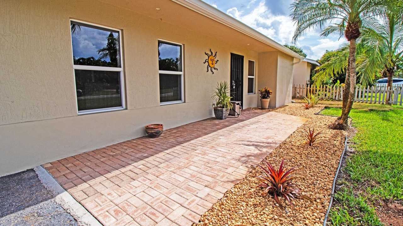 8804 Se Jardin St - Photo 2 of 50