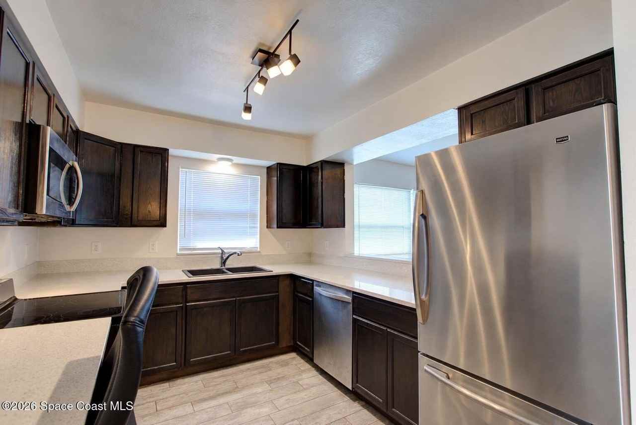 139 Woodland Ave - Photo 2 of 17