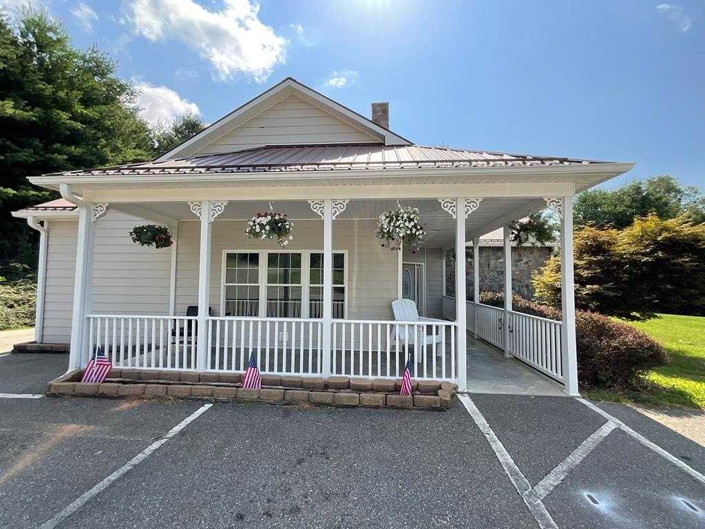1236 Bear Trl - Photo 3 of 45