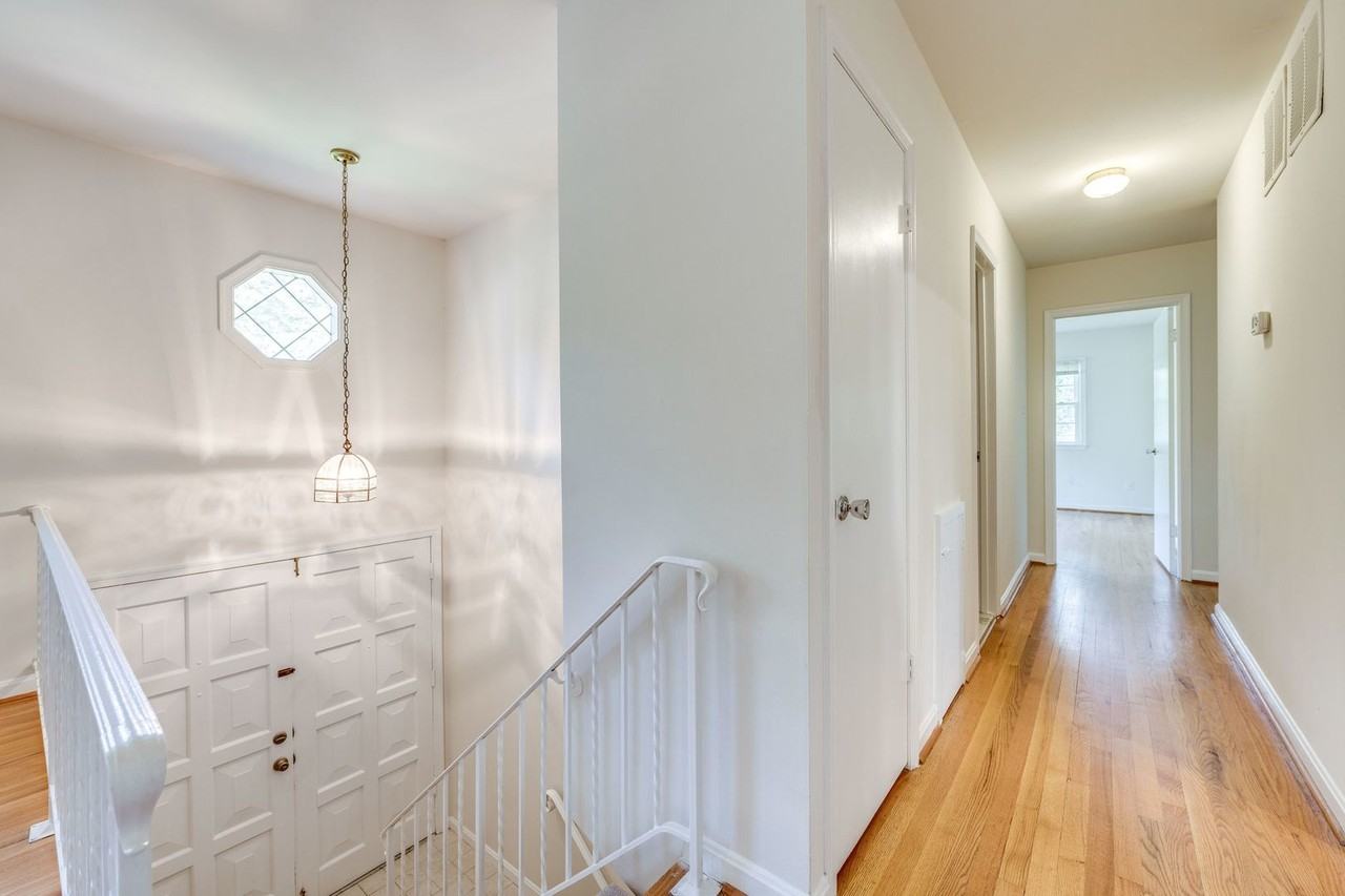 9521 Rockport Rd - Photo 7 of 46