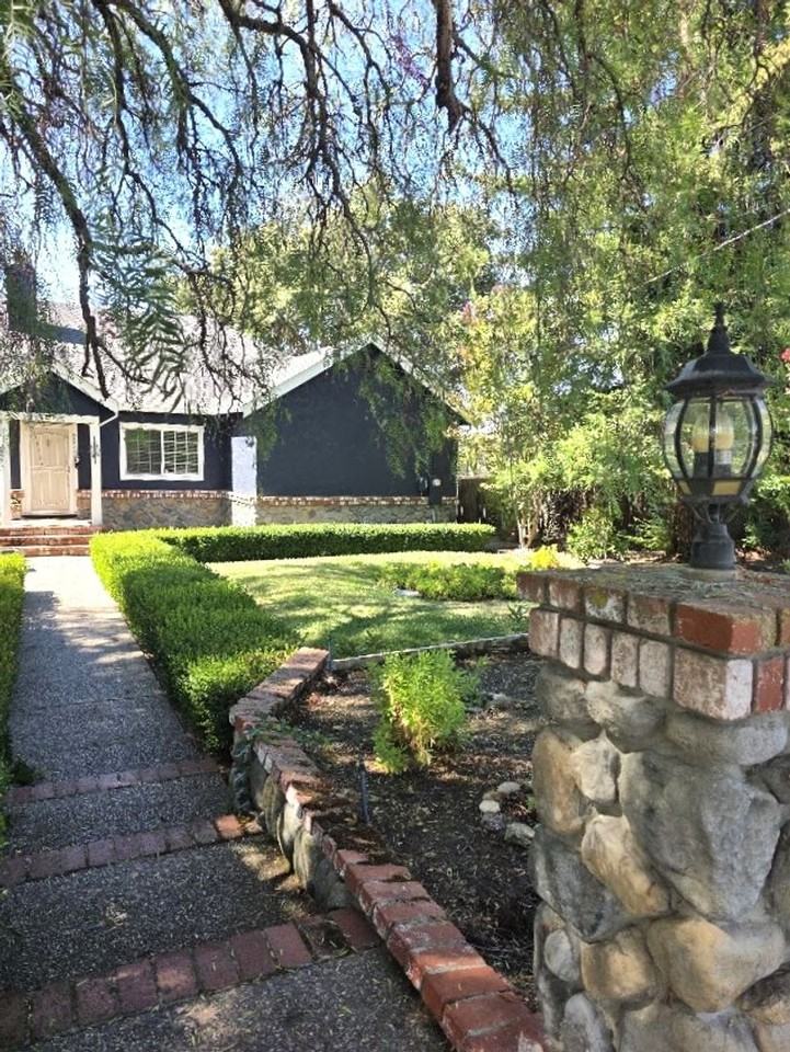 5372 Laurel Dr - Photo 3 of 28