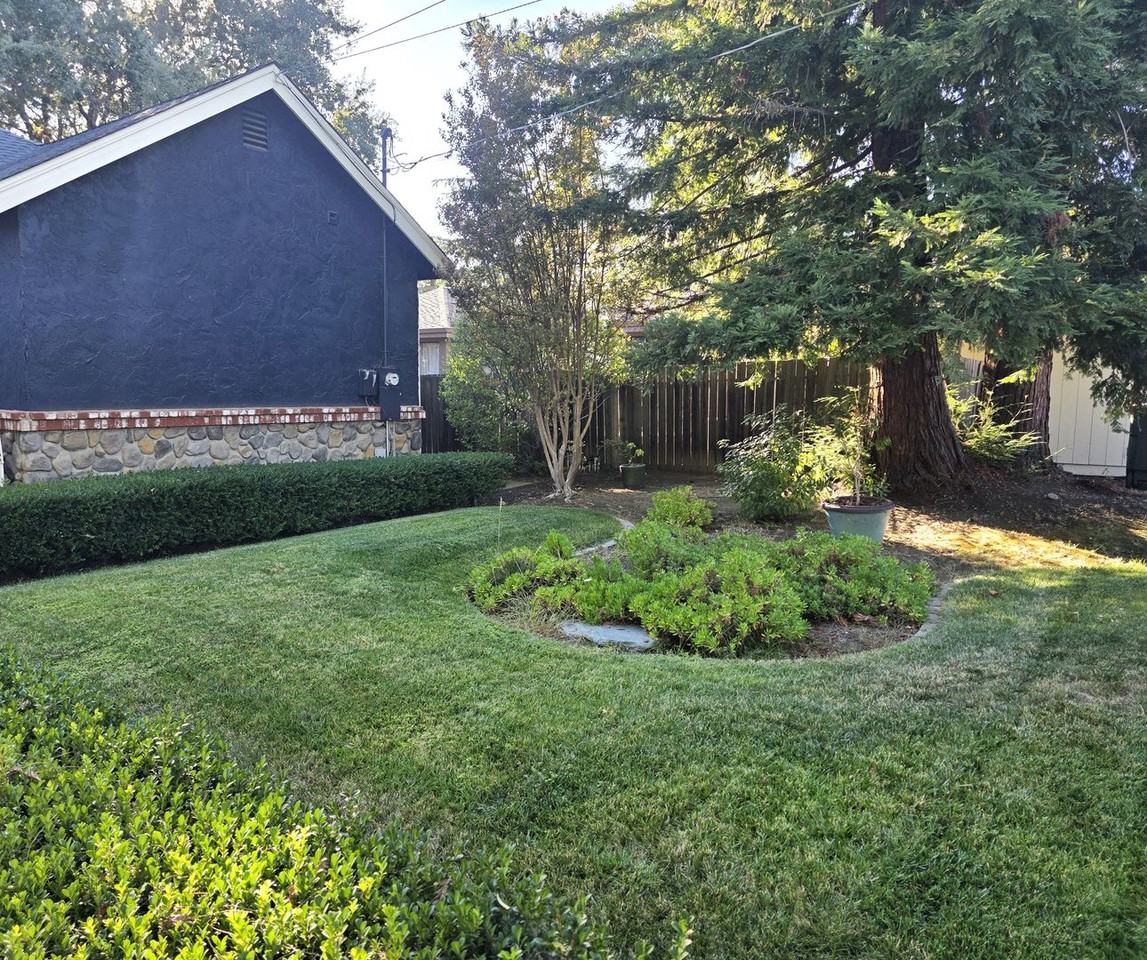 5372 Laurel Dr - Photo 5 of 28