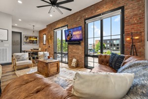 featured image of 446B Humphreys St