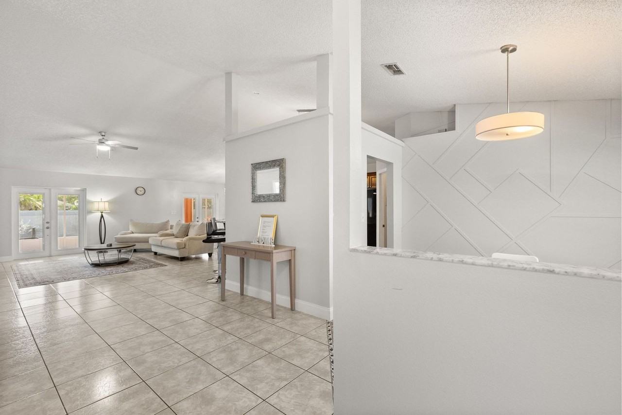 4577 Yorkshire Ln #1647031P - Photo 3 of 35